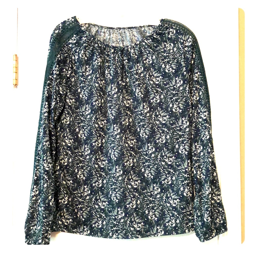🔹3/$10🔹Floral long sleeve blouse
